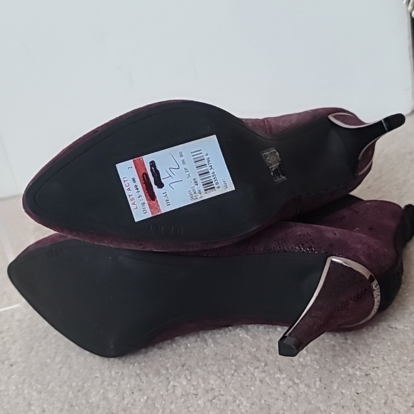 DKNY New Alani Booties Garnet Red Leather Slip On Snake Print Heel Size 7.5 - Picture 16 of 16